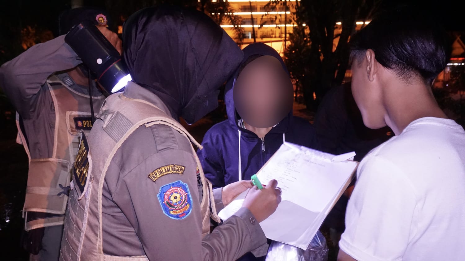 Cegah Gangguan Ketertiban Umum dan Ketentraman Masyarakat Tim URC Laksanakan Patroli Malam