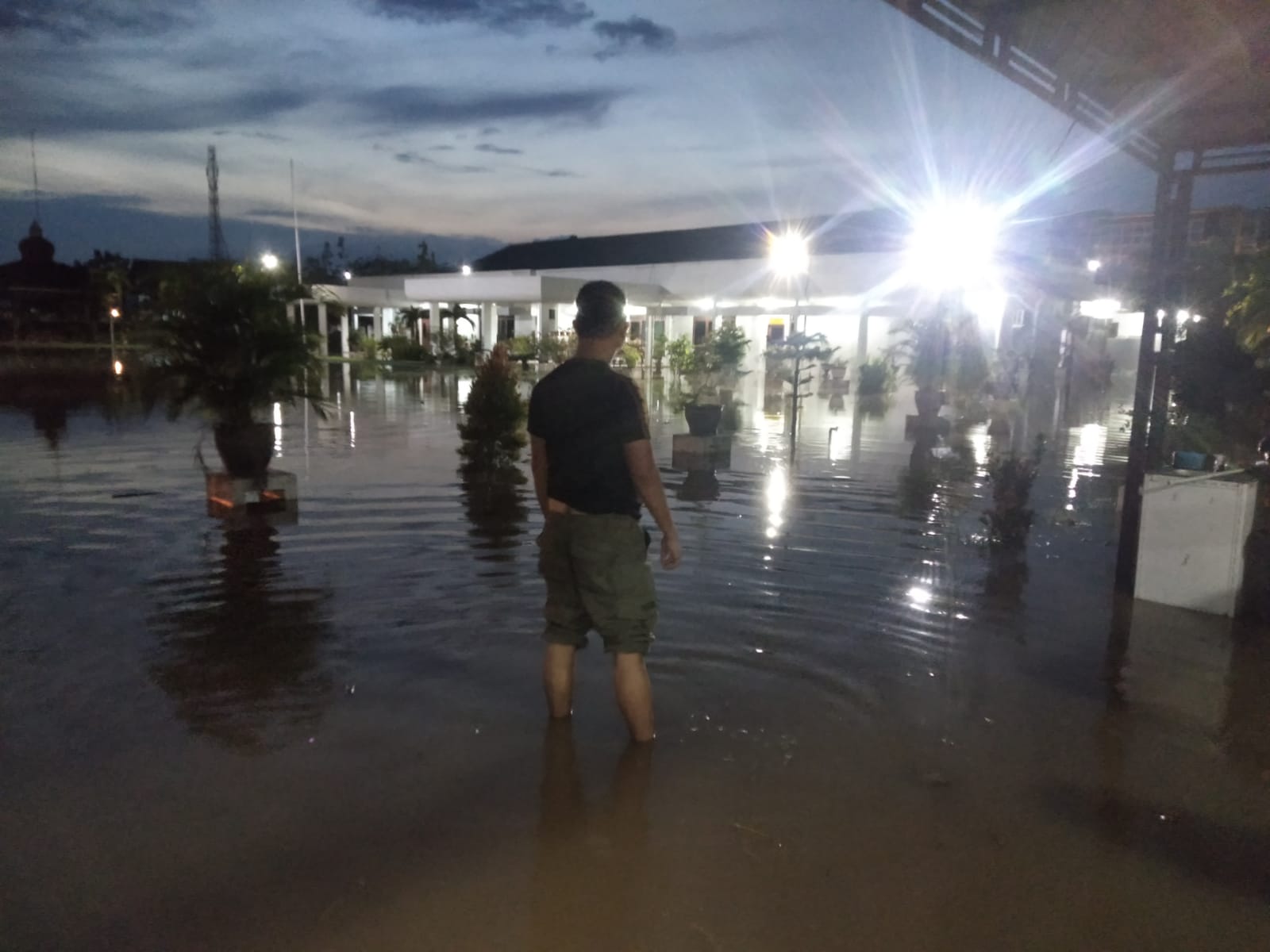 Banjir Rob, Personil Satpol PP Inhil Siaga di Masing - Masing Pos