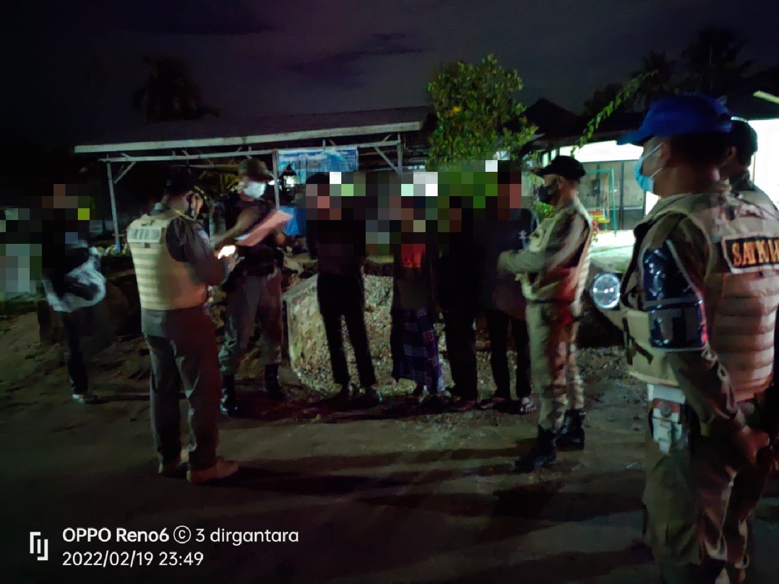 Hindari Penyebaran Covid - 19, Tim URC Satpol PP Inhil Bubarkan Beberapa Remaja yang Sedang Berkumpul