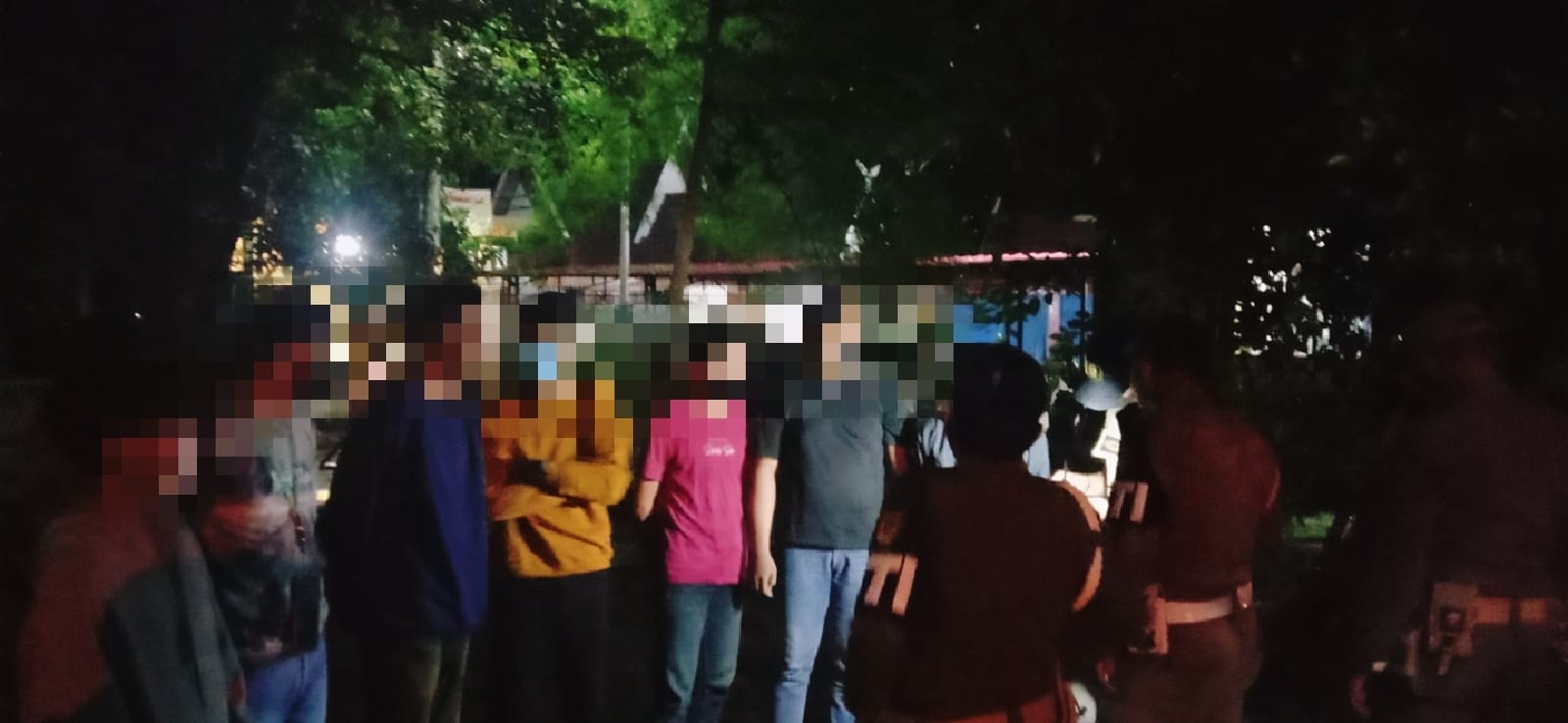 Cegah Gangguan Kamtibmas, Tim URC Bubarkan Kumpulan Pemuda dan Pasangan Bukan Suami Istri di Taman Kota